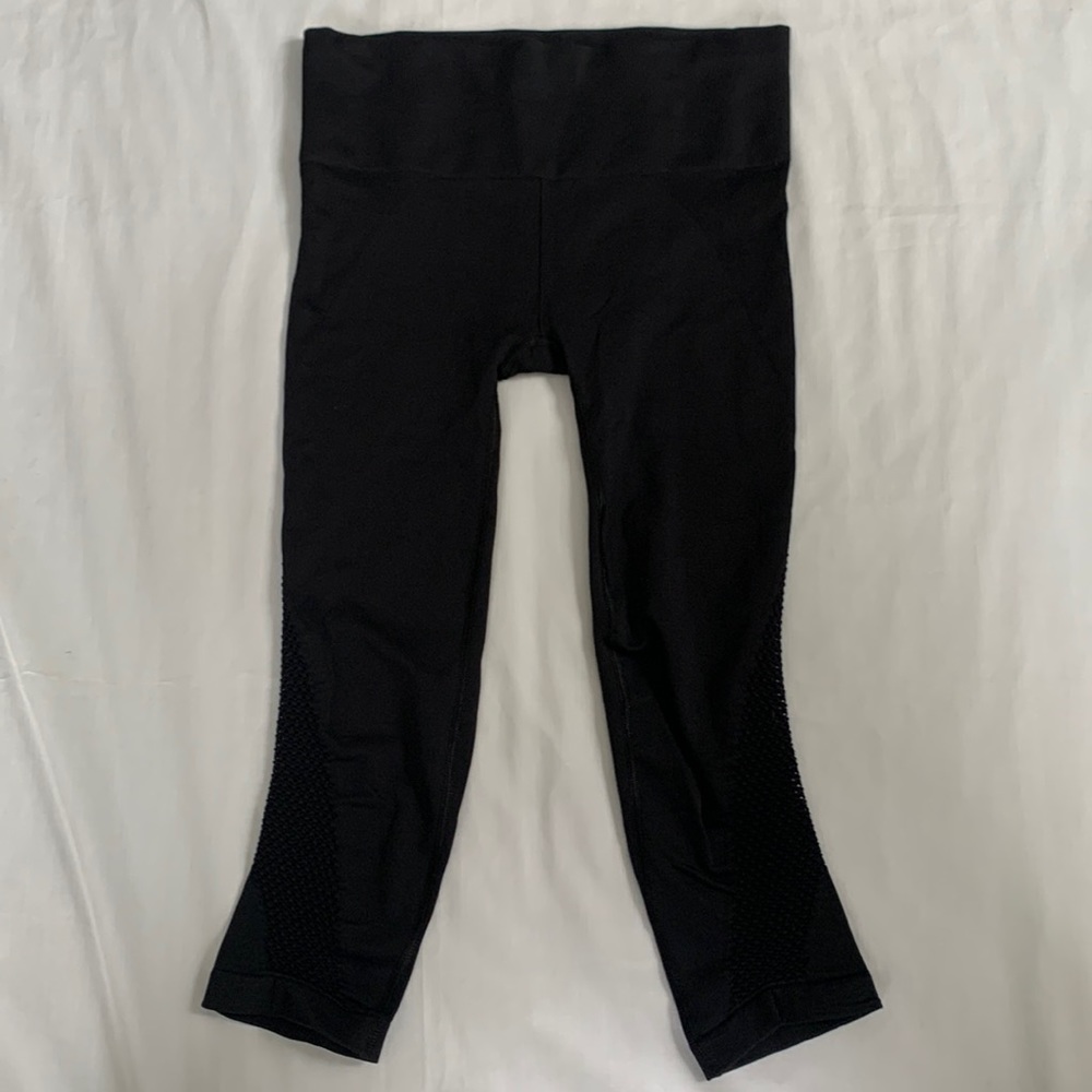 Athleta, size S, black capri leggings. Like new condition!
